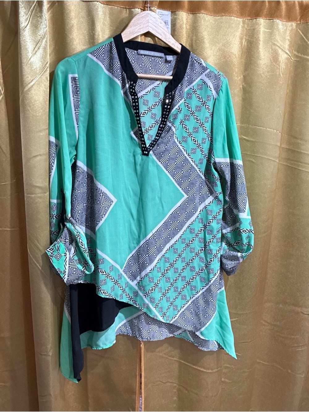 Valerie Stevens Mint Green Geometric V-Neck Tunic with Black Trim